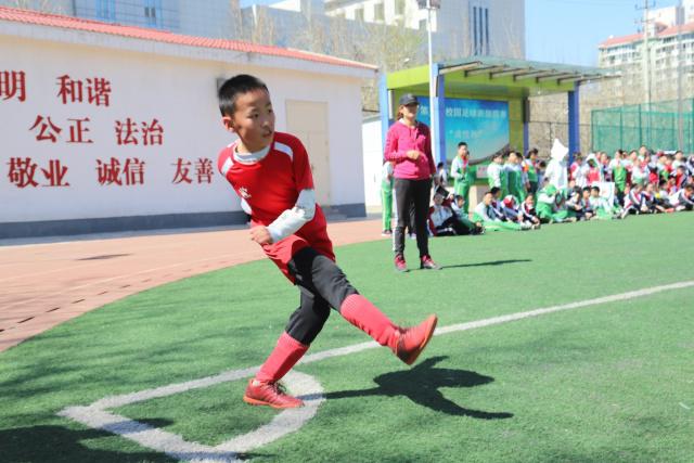 西亚28+11步行者大胜篮网 马克西20分76人灭蜂